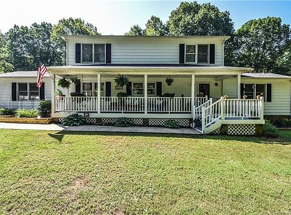 2nd image of 168 Pilgrim Cir