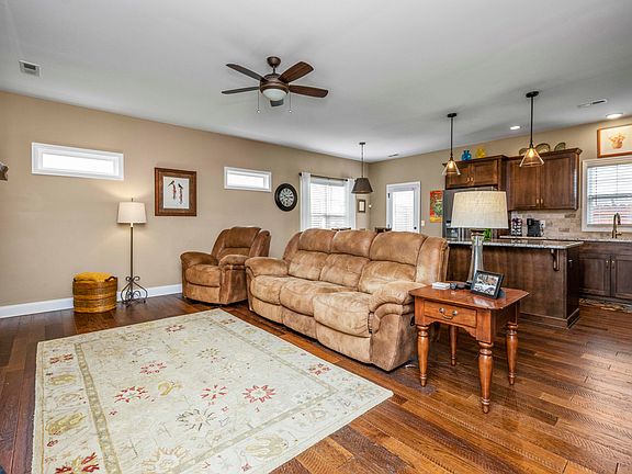 4th image of 505 Ryan Dr