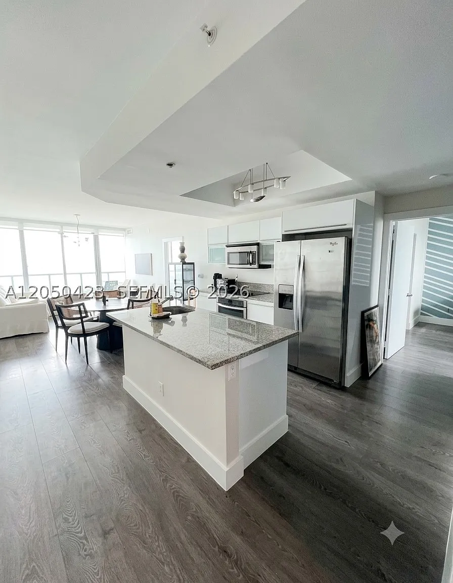 2 bed, 2.0 bath, 1198 sqft, $4,800 — Photo 3