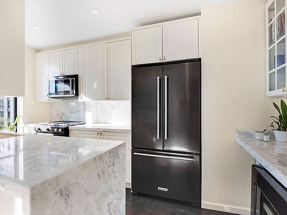 2nd image of 2 Grace Ct APT 5Z