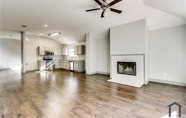338 Dakota Dr — Photo 9