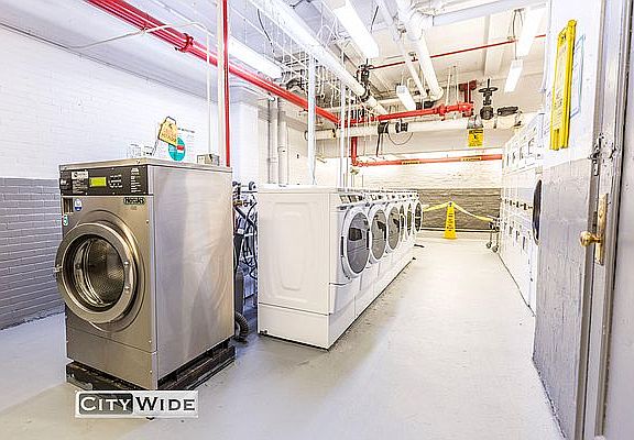 5th image of 140 W 46th St #6T