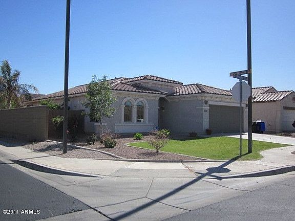 3rd image of 909 E Indian Wells Pl