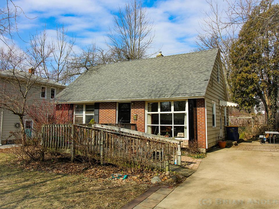 1st image of 2611 Richards Dr SE