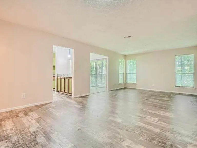 6822 Glenridge Dr — Photo 3