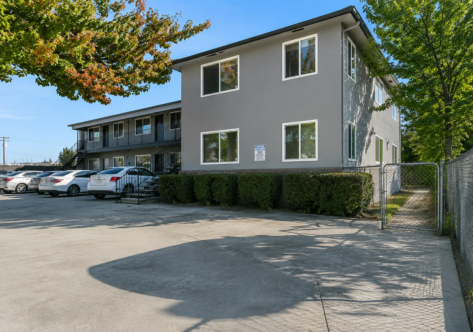 Young St Apartments — Photo 1