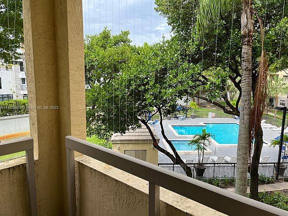 5th image of 8290 Lake Dr APT 321