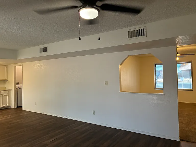 602 W Wickieup Ln — Photo 9