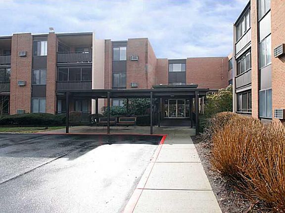 3rd image of 401 Bellevue Ave #203