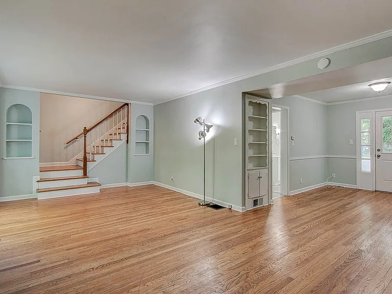 5043 Boulevard Pl — Photo 6