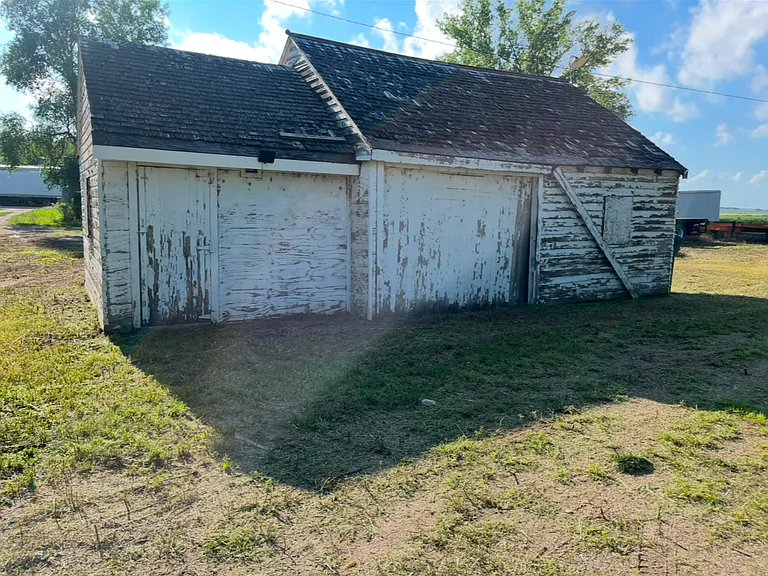 223 Main Ave — Photo 11