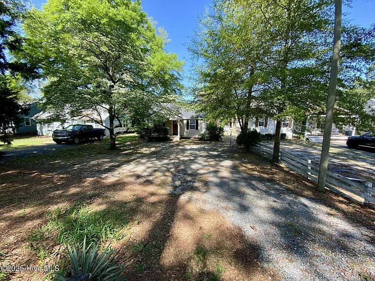 513 W Chapin Rd — Photo 4