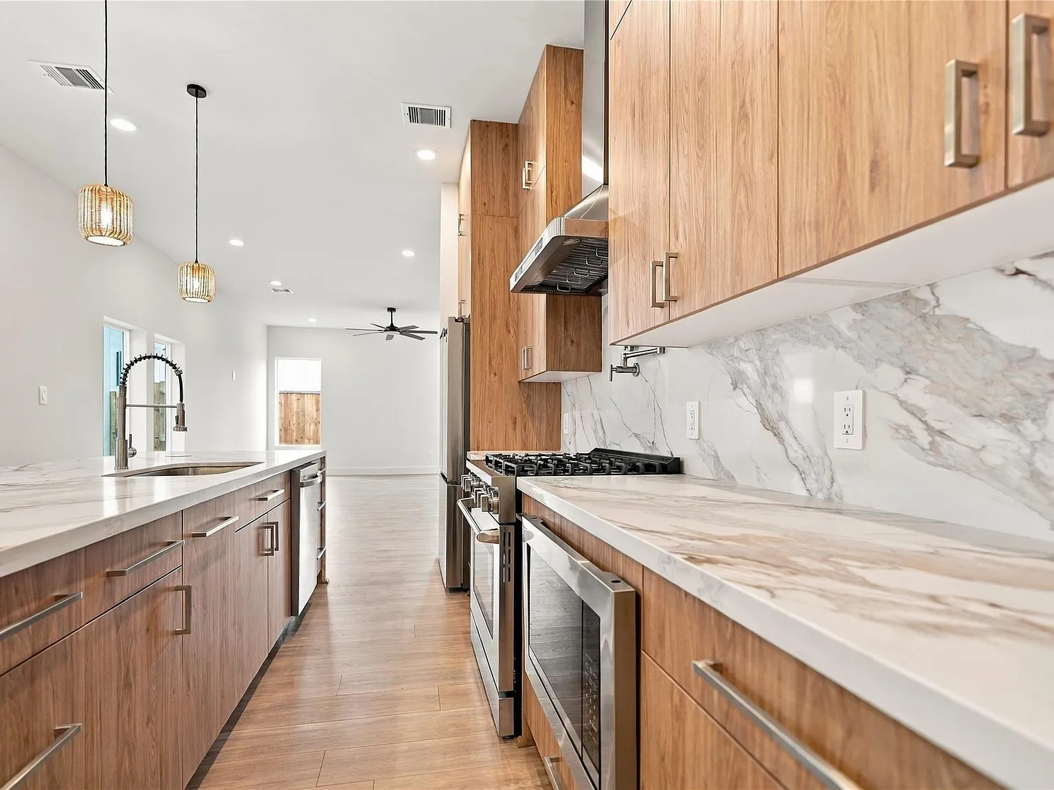 4 bed, 3.5 bath, 3212 sqft, $4,450 — Photo 4