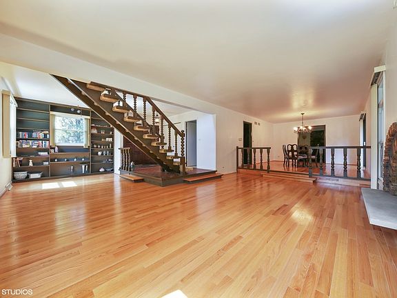 3rd image of 3561 Saratoga Ave