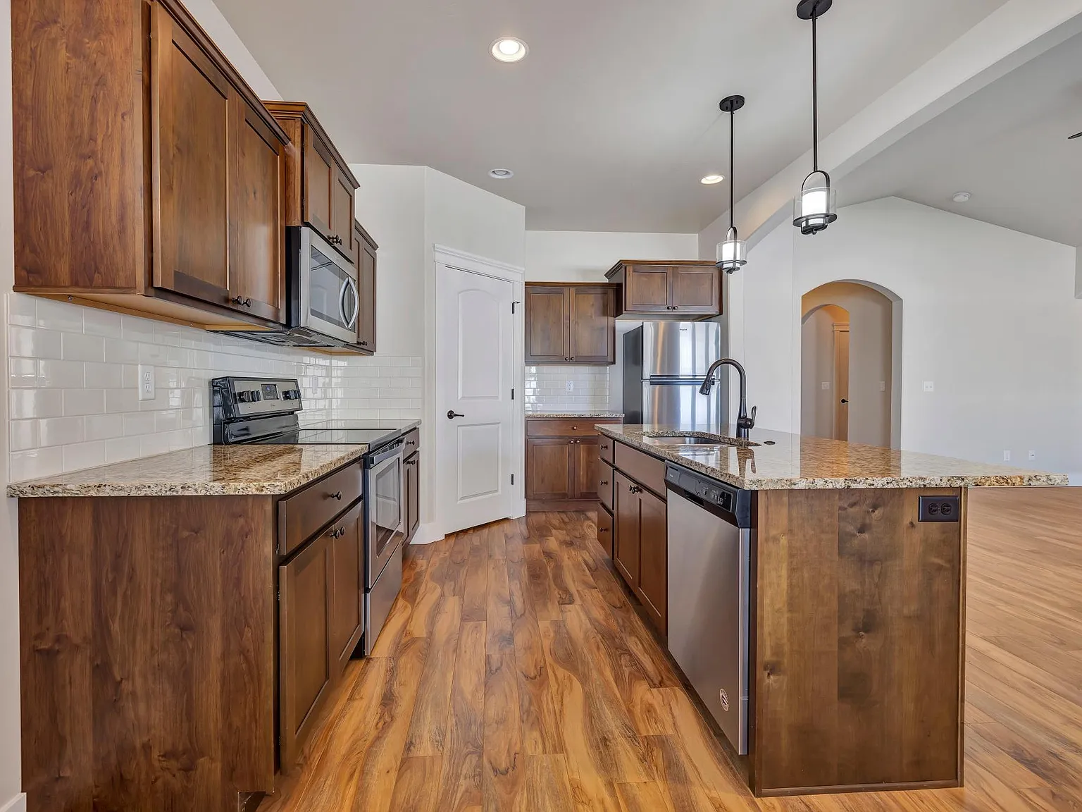 3 bed, 1500 sqft, $2,100 — Photo 4