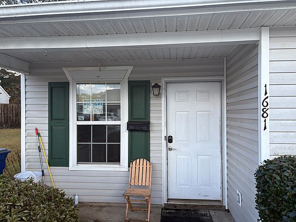 2nd image of 1681 Summerwoods Cir