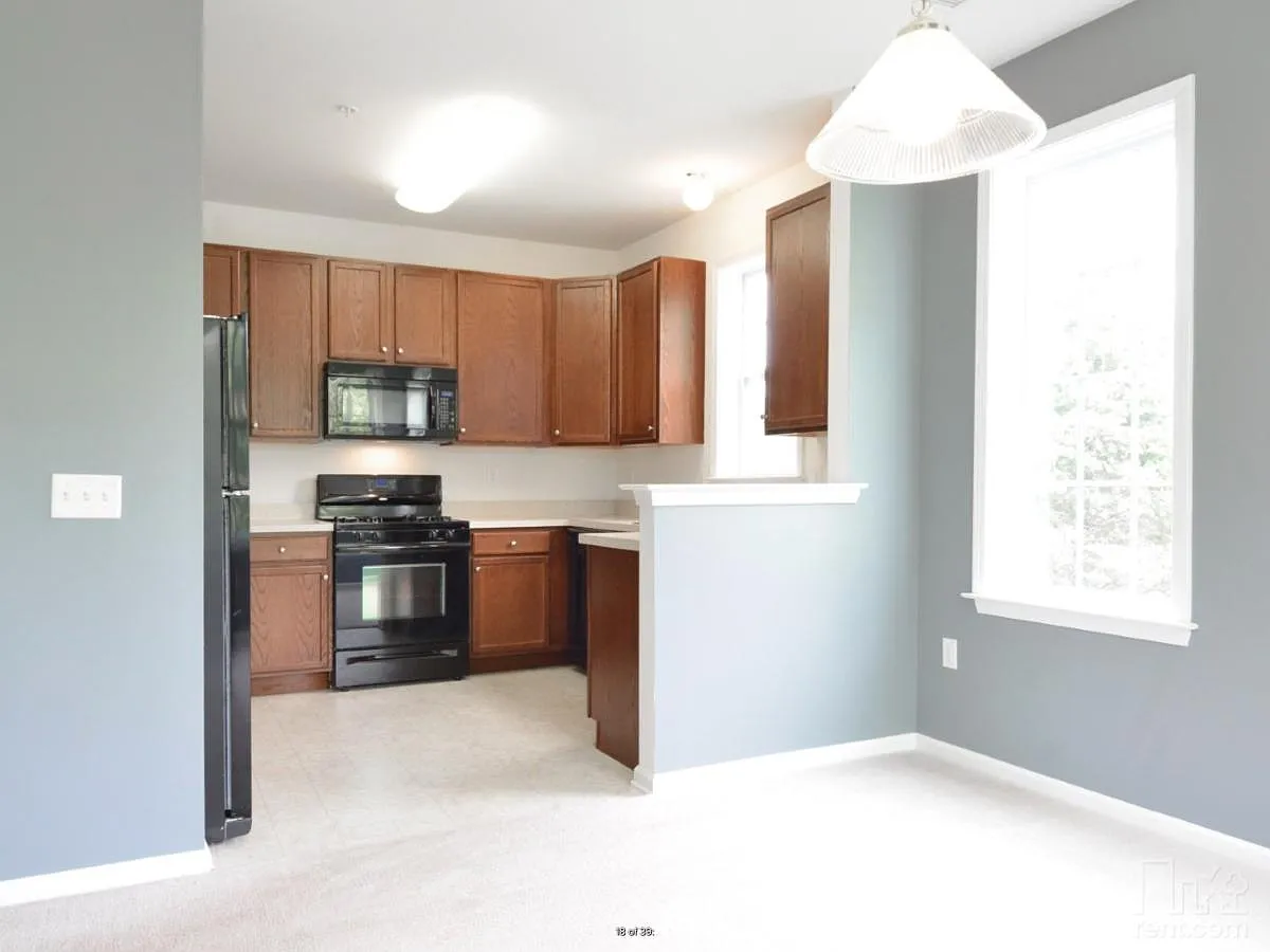 2 bed, 1552 sqft, $2,395 — Photo 4