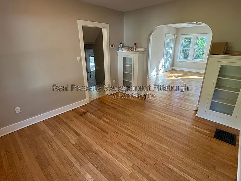 107 N Meadowcroft Ave — Photo 4