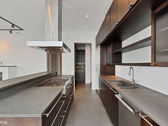5th image of 860 W Blackhawk St #602-3