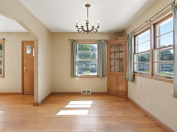 3rd image of 2101 S Jefferson Ave
