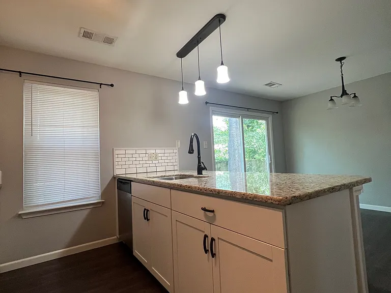 1011 Green Valley Dr — Photo 15
