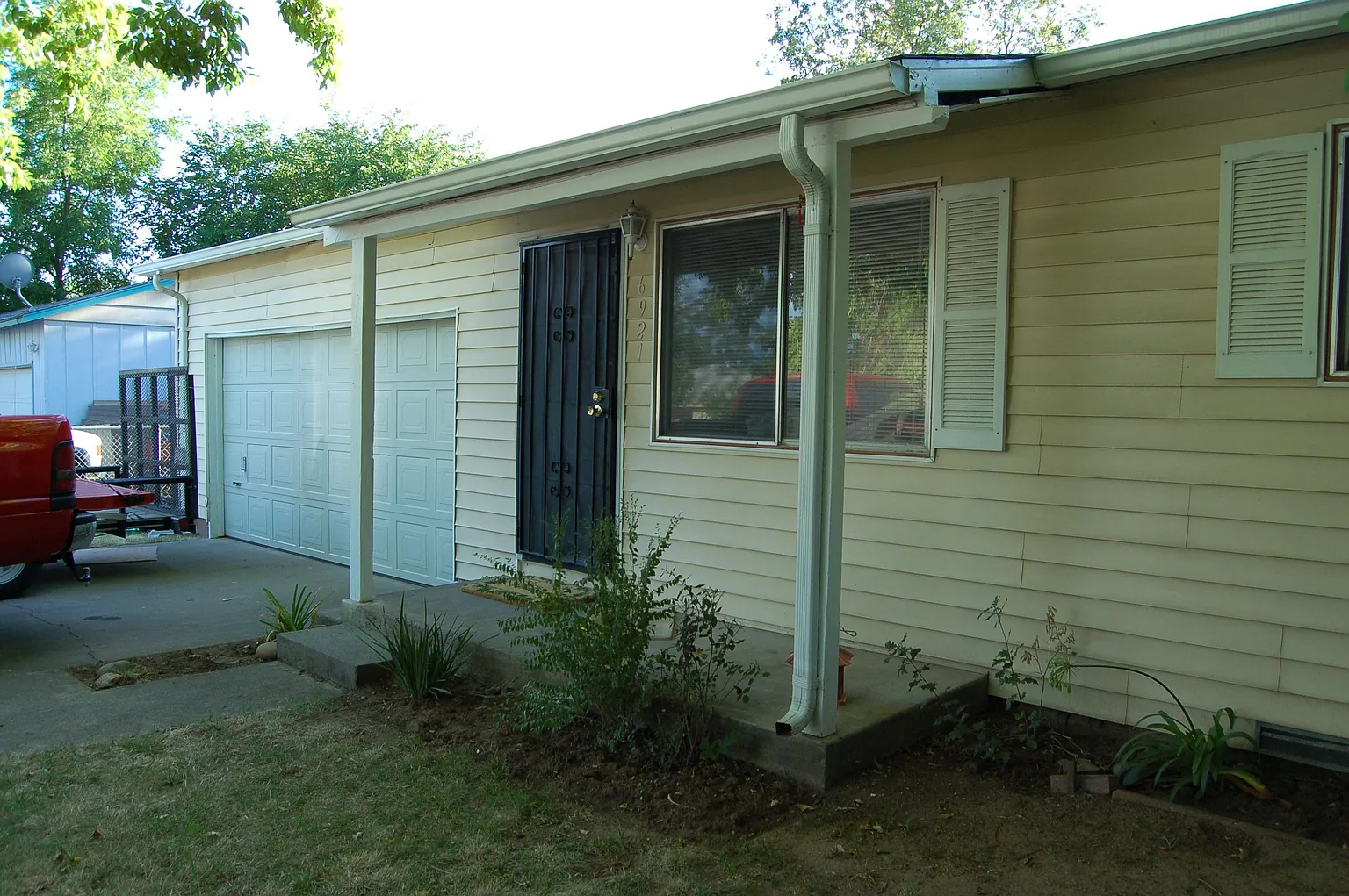6921 9th Ave photo 1