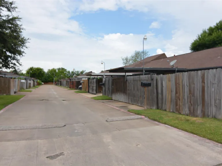 7104 Jetty Ln — Photo 15