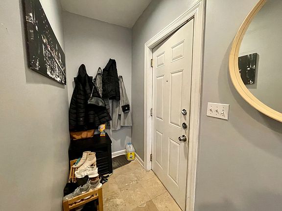 5th image of 2552 N Southport Ave APT 1R