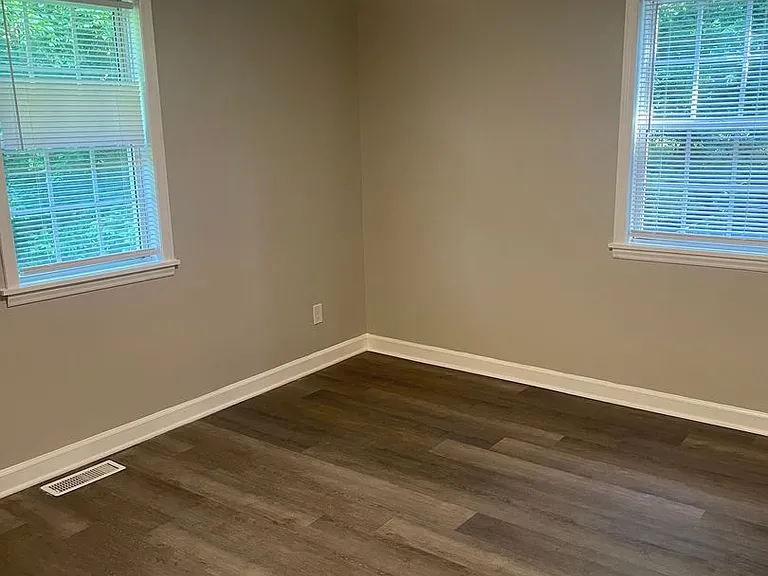 290 Hialeah Ct — Photo 16