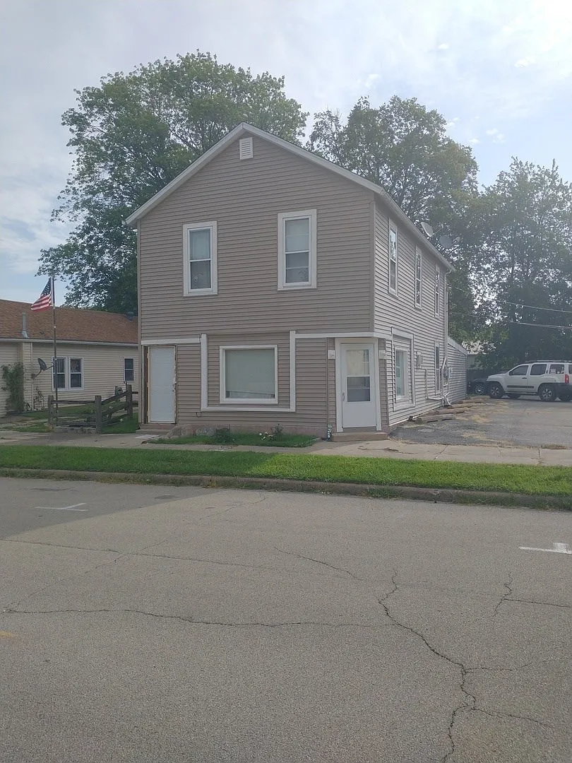 220 S Locust St photo 1