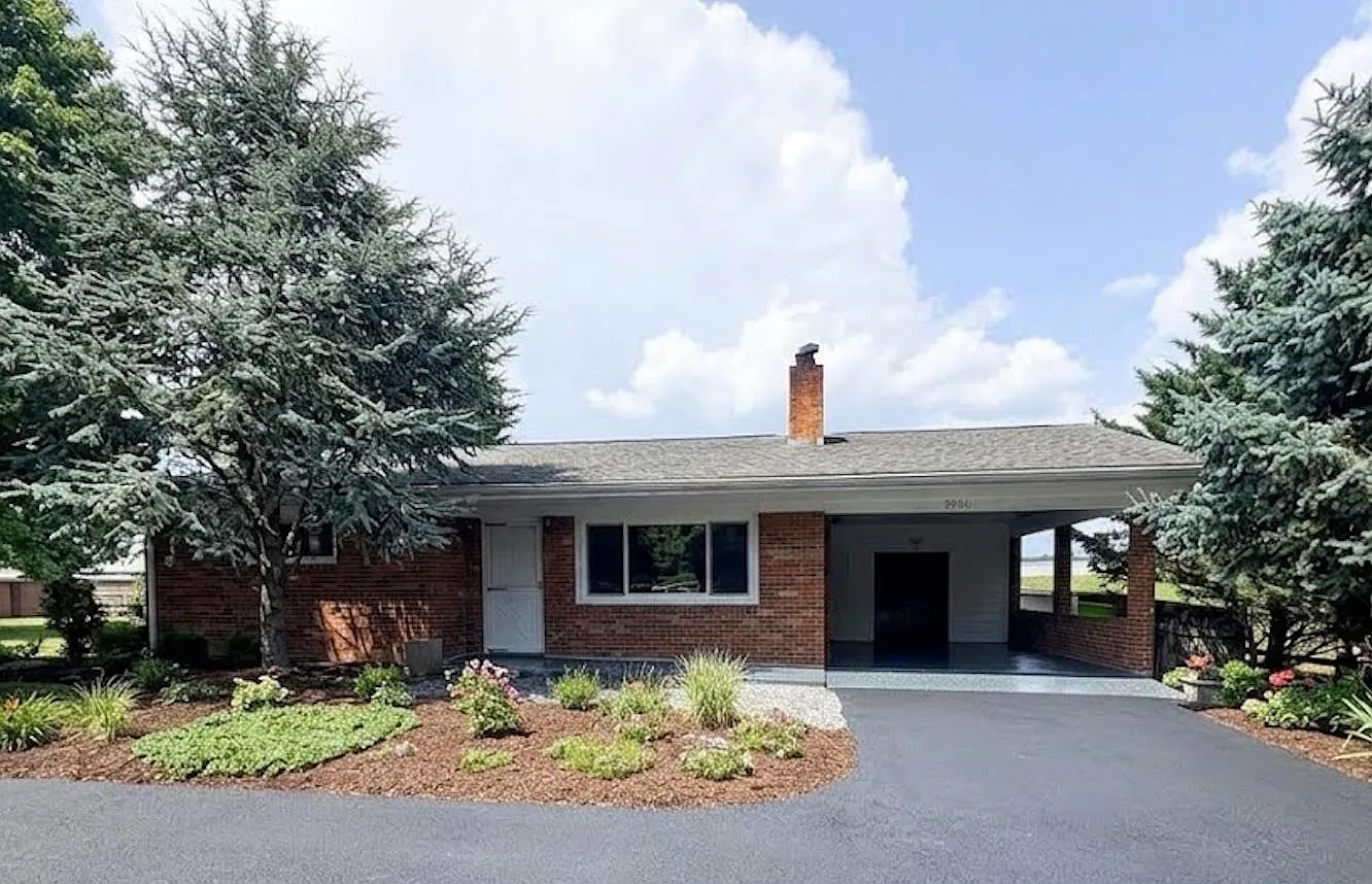 3 bed, 1.0 bath, 1242 sqft, $1,500 — Photo 1