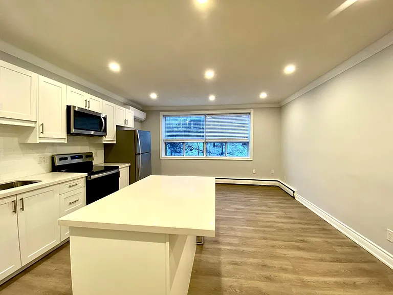 112 Saint Josephs Dr — Photo 3