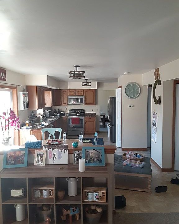 1st image of 208 Colonial Dr