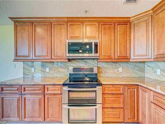 3rd image of 10851 Mangrove Cay Ln NE APT 914