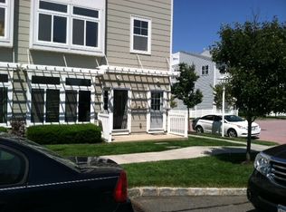 161 Commodore Cir W, Far Rockaway, NY 11692