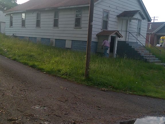 3rd image of 521 N Poplar St