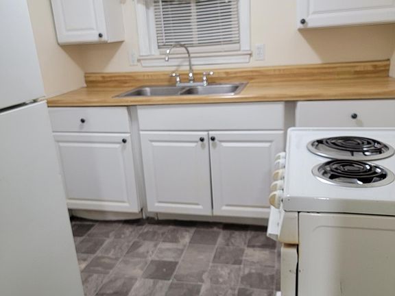 3rd image of 1439 E Decamp St #A