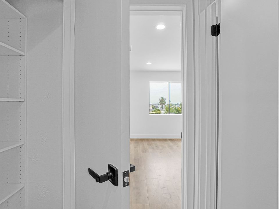 1st image of 1410 Coronado Ave #8