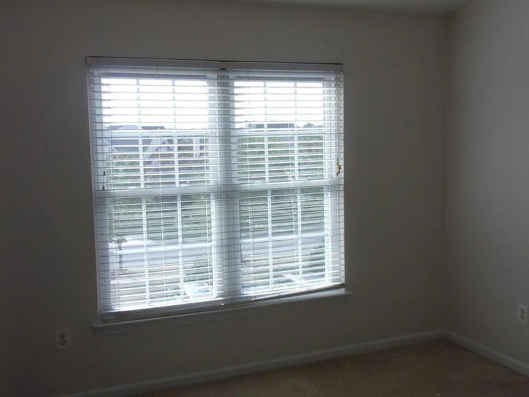 25929 Kirkwood Sq — Photo 34