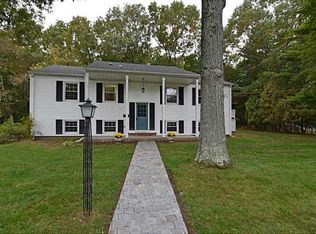 91 Oakdale Rd, North Kingstown, RI 02852