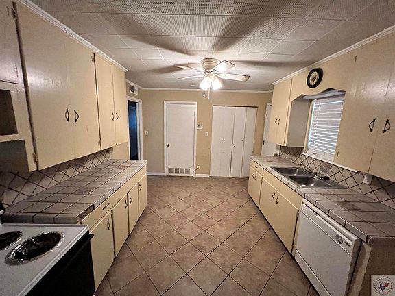 3rd image of 2803 Stilwell Dr