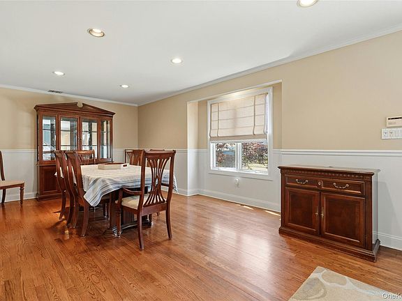 5th image of 852 Jackson Avenue