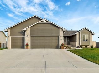 1608 N Magnolia Ct, Andover, KS 67002