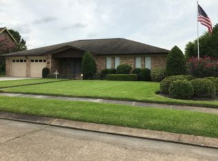 505 King George Dr, Port Neches, TX 77651