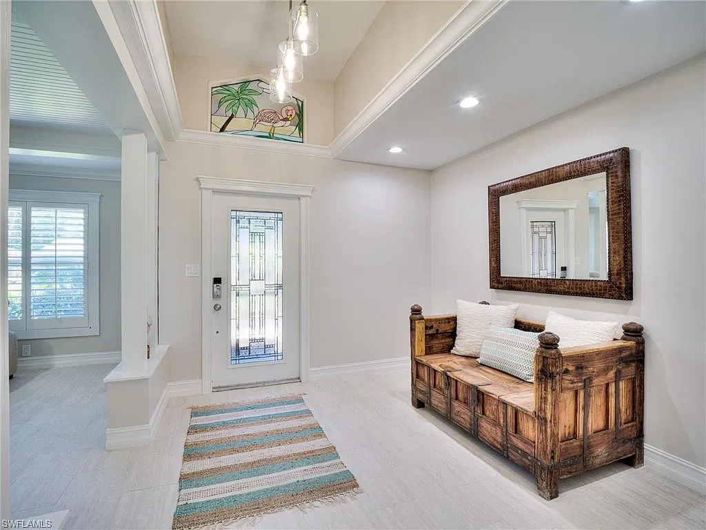 3 bed, 2.0 bath, 1905 sqft, $4,165 — Photo 2