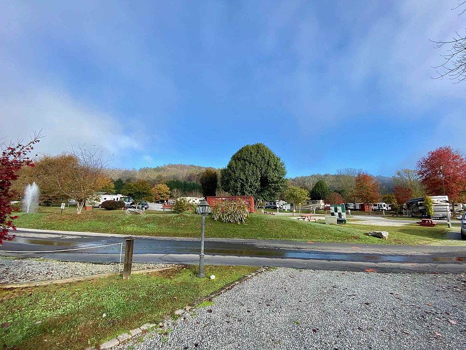 1st image of 118 River Vista Dr