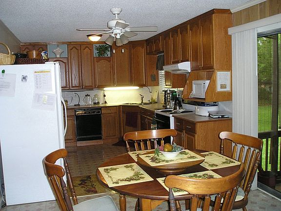 Large eatin kitchen.