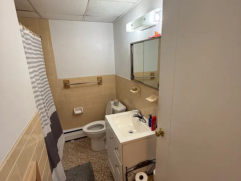 1 Maplewood Rd #204 — Photo 5