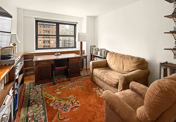 5th image of 176 E 77th St APT 14D