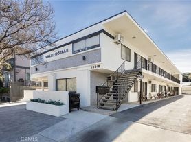 13018 Valleyheart Dr, Studio City, CA